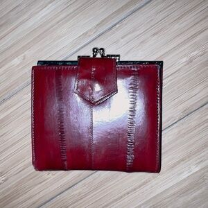 Vintage red Korean eel skin wallet with kiss lock wallet superb condition